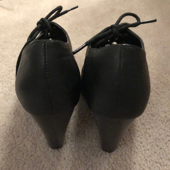 4 inch black lace up heels - Picture 4 of 5